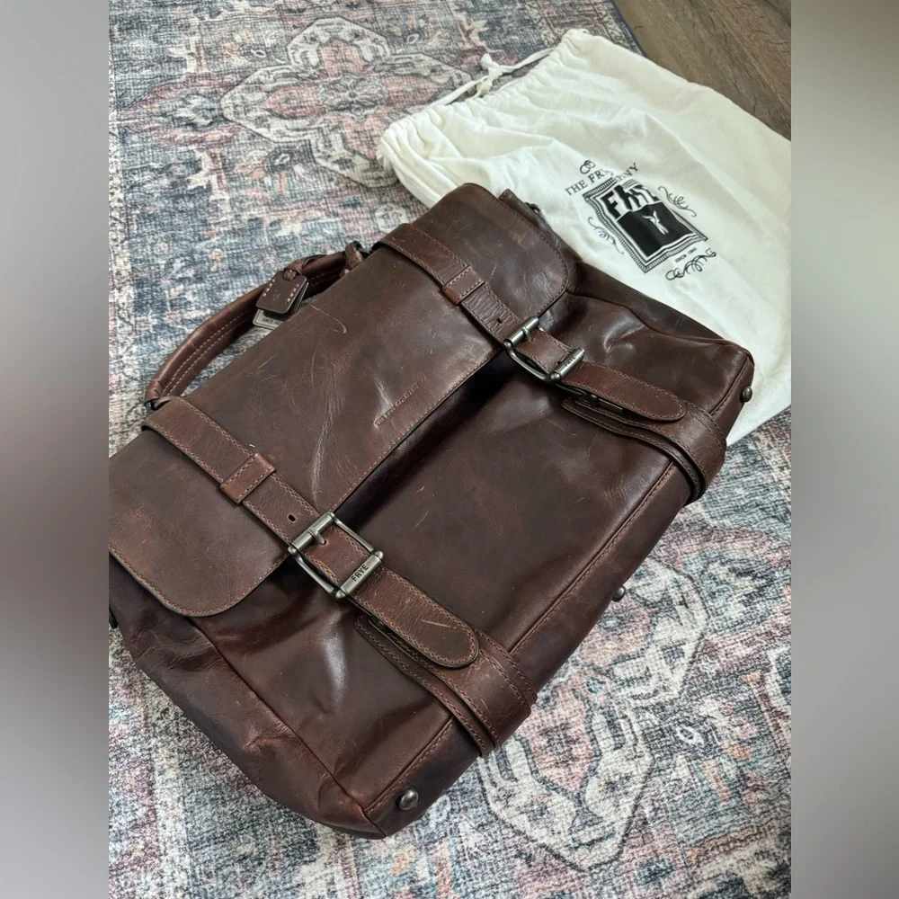 Frye Logan dark Brown Leather Briefcase Messenger Bag Classic Men's Work Bag nwt